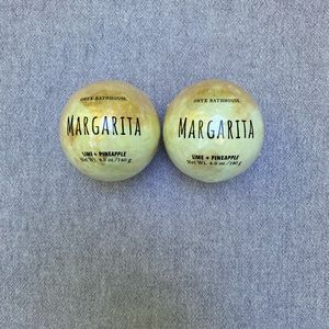 FREE BUNDLE ITEM 🎁 NWT Margarita scented bath bombs